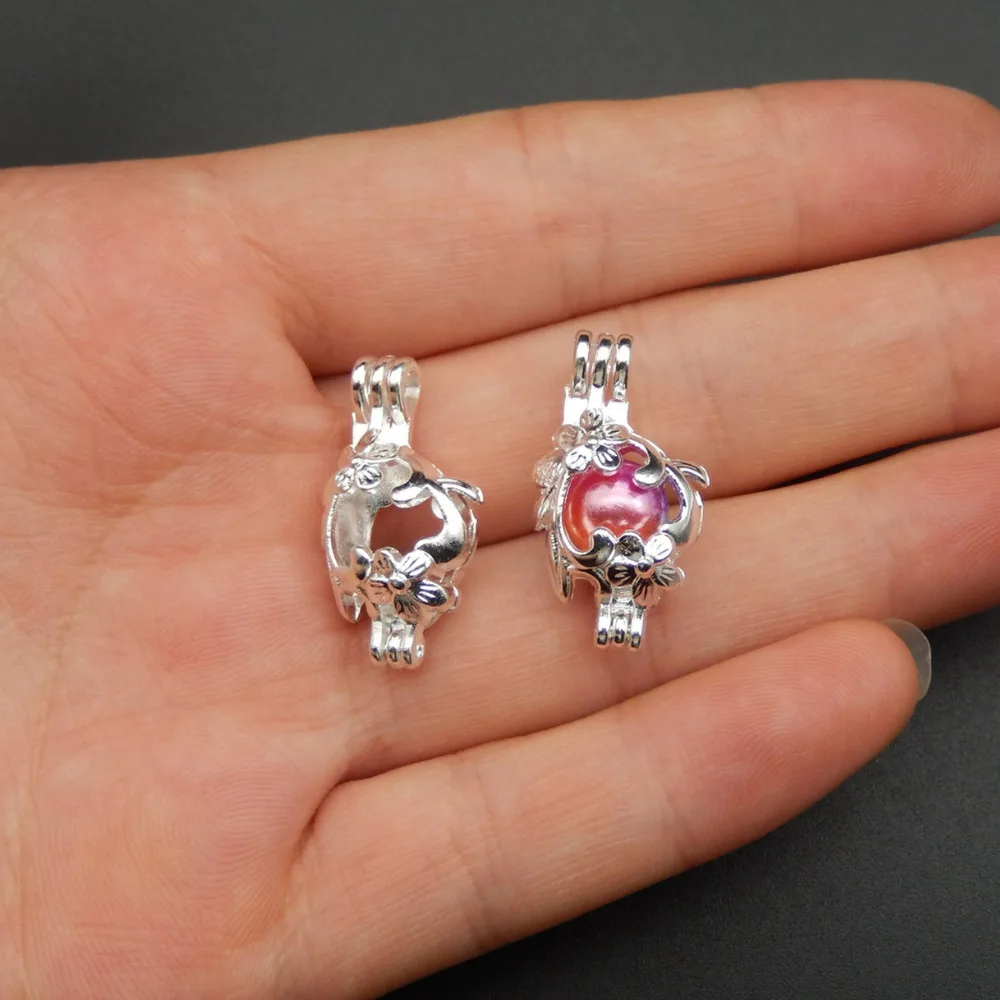 10pcs bright silver flower basket pearl cage necklace pendant, aroma oil diffuser adds your own pearl to make it more attractive
10pcs bright silver flower basket pearl cage necklace pendant, aroma oil diffuser adds your own pearl to make it more attractive