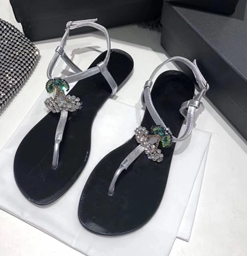 Summer Simple Fashion Rhinestone Fruit T-strap Sandals Clip toe Glitter Crystal Cherry Flat Beach Zapatos Vacation Sandalias
Summer Simple Fashion Rhinestone Fruit T-strap Sandals Clip toe Glitter Crystal Cherry Flat Beach Zapatos Vacation Sandalias