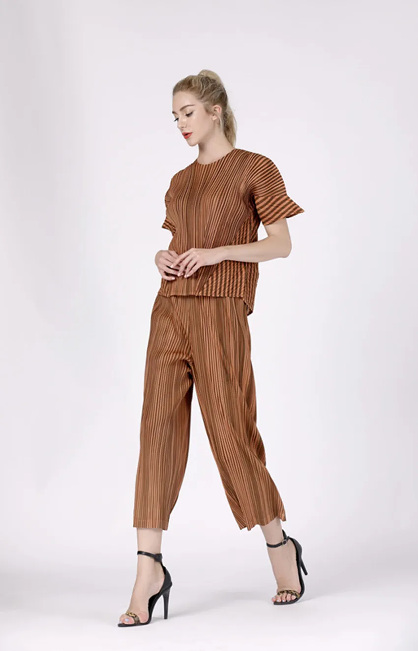 HOT SELLING Miyake fold striped short sleeve T-shirt + Wide leg pants set IN STOCK
HOT SELLING Miyake fold striped short sleeve T-shirt + Wide leg pants set IN STOCK