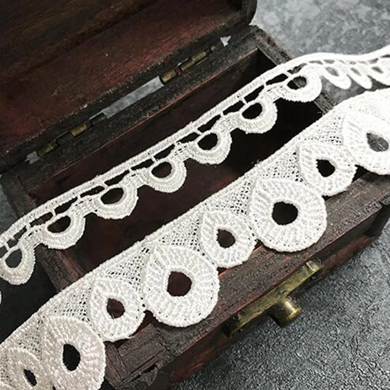 3 Yards Necklace Shape White Lace Ribbon Trims Collar Trim Embroidered For Wedding Dress Hat African Fabric DIY Sewing Crafts
3 Yards Necklace Shape White Lace Ribbon Trims Collar Trim Embroidered For Wedding Dress Hat African Fabric DIY Sewing Crafts