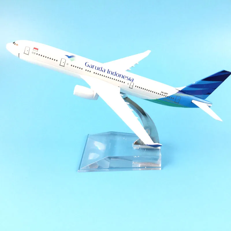 16 см сплав металла воздуха Garuda Indonesia Airbus 330 A330 модель самолета Модель самолета w Стенд ремесло коллекция подарков
16 см сплав металла воздуха Garuda Indonesia Airbus 330 A330 модель самолета Модель самолета w Стенд ремесло коллекция подарков