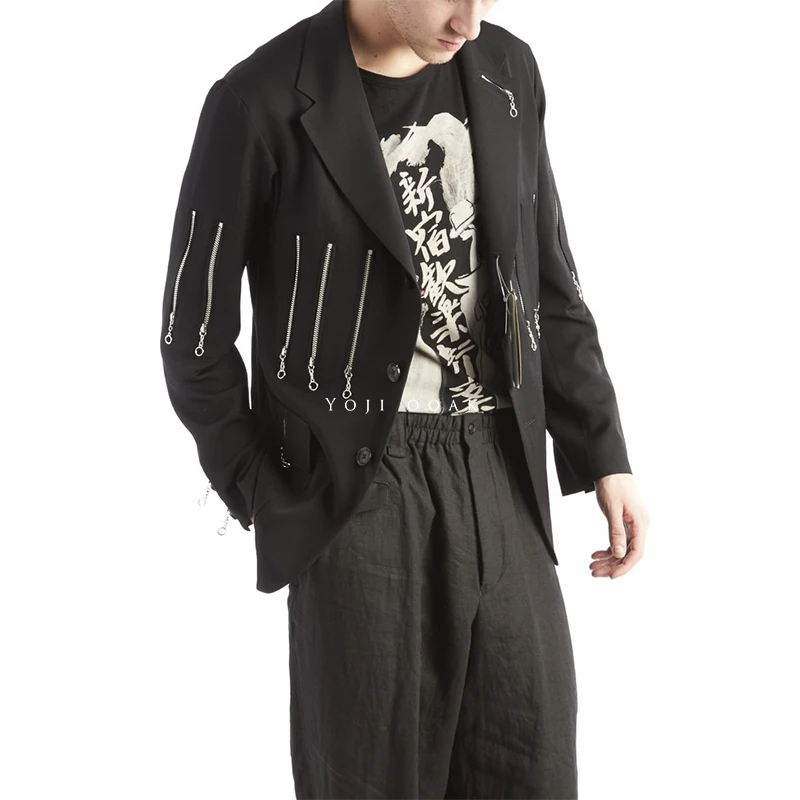 Men's multi-zipper decorated jacket, designer's new high-quality motorcycle-style jacket.
Men's multi-zipper decorated jacket, designer's new high-quality motorcycle-style jacket.