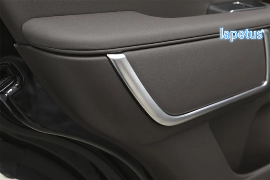 Lapetus Matte Chrome Door Pull Doorknob Handle Frame Decorative Frame Cover Trim Fit For Land Rover L462 Discovery 5 2017 - 2022
Lapetus Matte Chrome Door Pull Doorknob Handle Frame Decorative Frame Cover Trim Fit For Land Rover L462 Discovery 5 2017 - 2022
