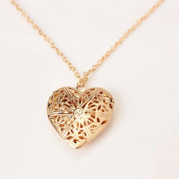 2020 The Latest Heart-shaped Necklace Love To Play Open A Small Photo Korean Female Hollow Box Necklace With Flower
2020 The Latest Heart-shaped Necklace Love To Play Open A Small Photo Korean Female Hollow Box Necklace With Flower
