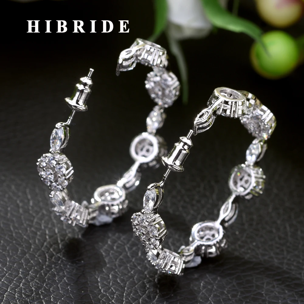 HIBRIDE Latest Fashion Hollow Out Piercing Hoop Earrings Full CZ Prong Setting Silver Plated Charm Jewelry for Women Gift E-455
HIBRIDE Latest Fashion Hollow Out Piercing Hoop Earrings Full CZ Prong Setting Silver Plated Charm Jewelry for Women Gift E-455