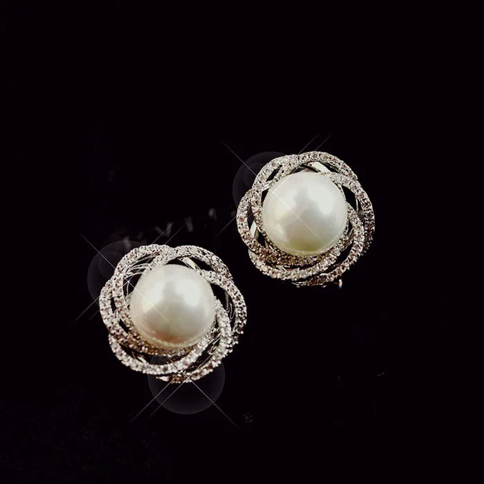 Gorgeous Luxury Big multilayer twining round shaped Pearl Earrings With CZ Crystals Stone Cluster Women Party Jewelry Gift
Gorgeous Luxury Big multilayer twining round shaped Pearl Earrings With CZ Crystals Stone Cluster Women Party Jewelry Gift