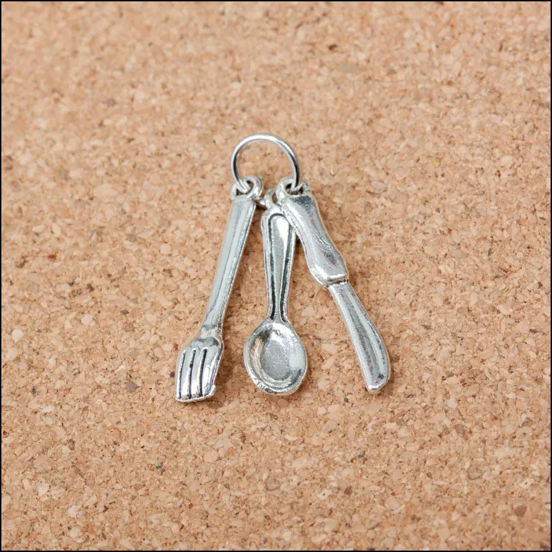 RAINXTAR Antique Silver Color Alloy Knife Fork Spoon Shape Tableware Set Charms Vintage Utensil Charms 50pcs AAC1370
RAINXTAR Antique Silver Color Alloy Knife Fork Spoon Shape Tableware Set Charms Vintage Utensil Charms 50pcs AAC1370