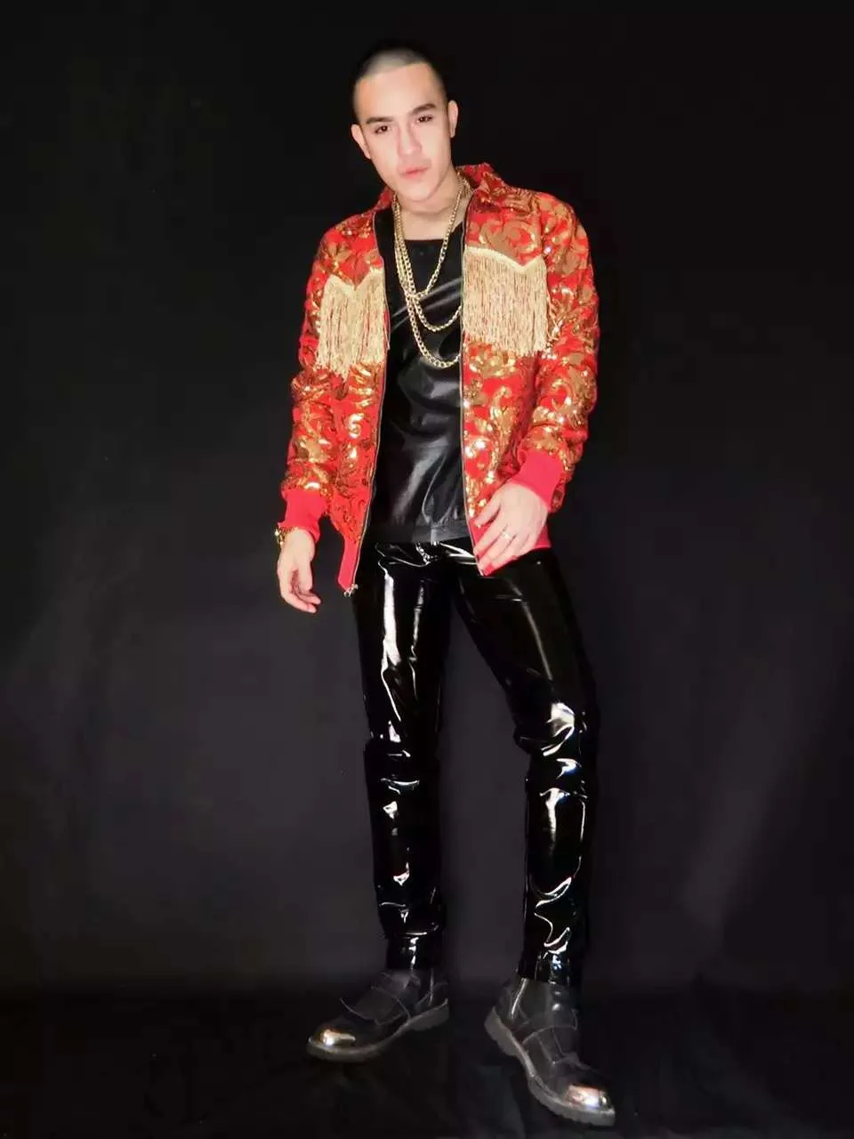 New Nightclub Male singer Red Gold Embroidery Tassel Baseball uniform Coat costumes Stars Show Men's jacket outwear
New Nightclub Male singer Red Gold Embroidery Tassel Baseball uniform Coat costumes Stars Show Men's jacket outwear