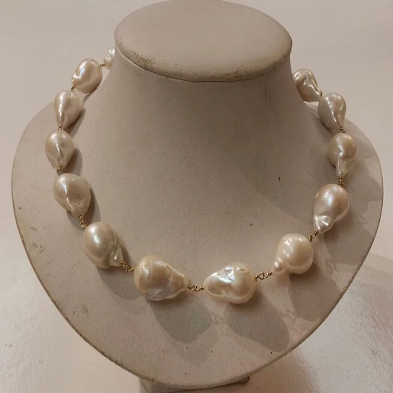 18 inches Gold Filled Wire AA+ 15-20mm Natural White Baroque Pearl Necklace with Toggle Clasp
18 inches Gold Filled Wire AA+ 15-20mm Natural White Baroque Pearl Necklace with Toggle Clasp