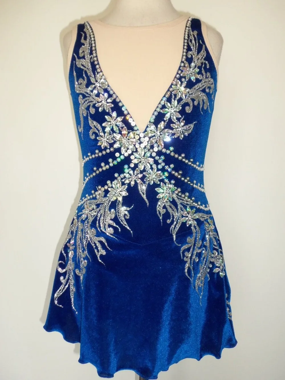 Girls Custom Figure Skating Dresses Graceful New Brand Ice Skating Dresses For Competition DR4121
Girls Custom Figure Skating Dresses Graceful New Brand Ice Skating Dresses For Competition DR4121
