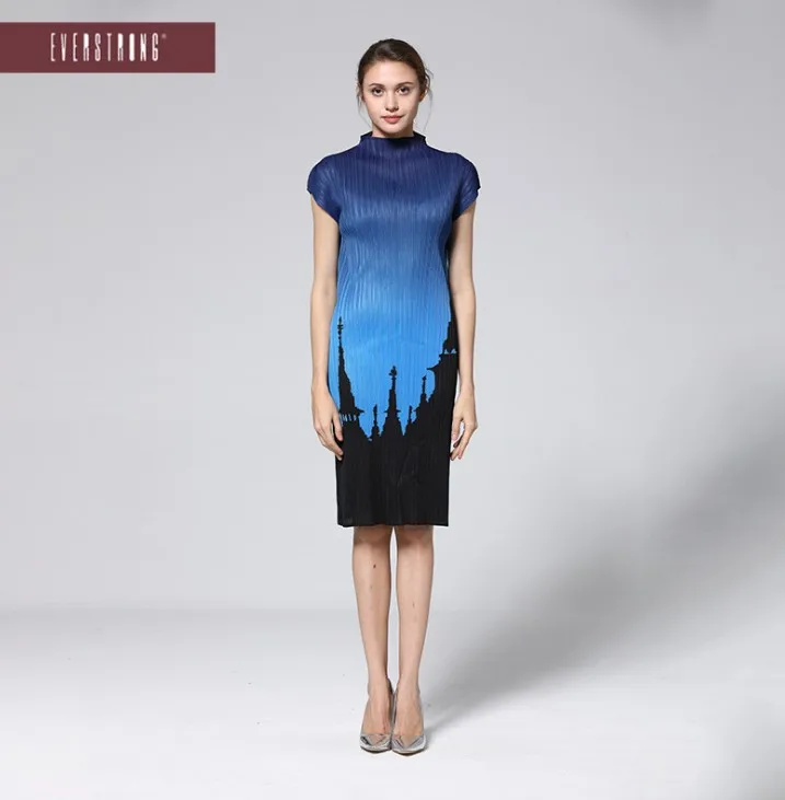 HOT SELLING Miyake Fold Magic Academy Printing turntleneck short sleeve fashion straight dress IN STOCK
HOT SELLING Miyake Fold Magic Academy Printing turntleneck short sleeve fashion straight dress IN STOCK