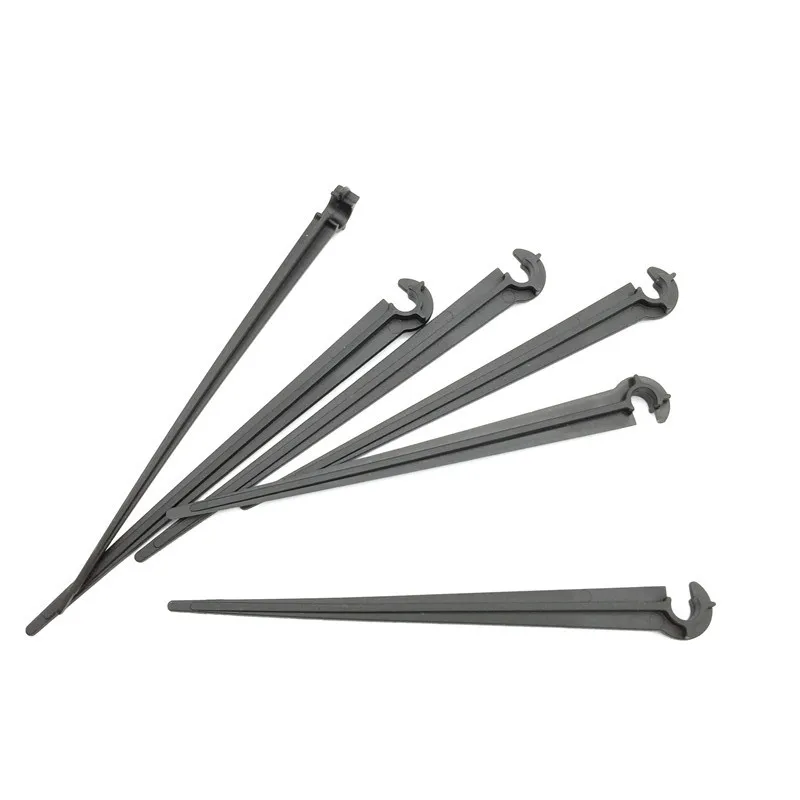 400 pcs 1/4 '' Hose holder black plastic Bracket 11cm Used for fixing the 4 / 7mm drip irrigation tubing pipe
400 pcs 1/4 '' Hose holder black plastic Bracket 11cm Used for fixing the 4 / 7mm drip irrigation tubing pipe