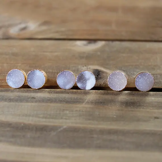 WT-E148 Wholesale lovely natural color tiny round druzy stone studs raw stone earrings in gold dipped for women
WT-E148 Wholesale lovely natural color tiny round druzy stone studs raw stone earrings in gold dipped for women