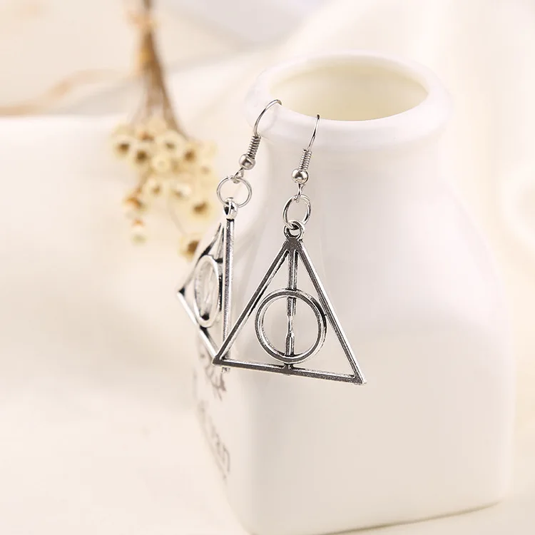 20pairs/lot Movie Jewelry Deathly Hallows Earrings Vintage Antique Silver/Bronze Triangle Shaped Earrings For Women Charms
20pairs/lot Movie Jewelry Deathly Hallows Earrings Vintage Antique Silver/Bronze Triangle Shaped Earrings For Women Charms