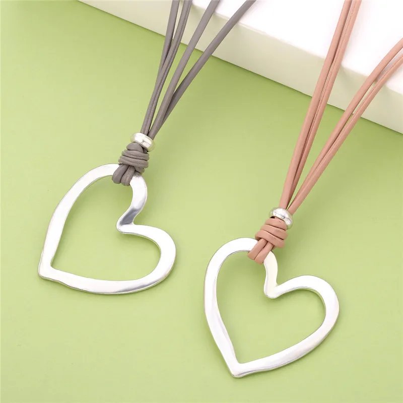 Vintage Antique Color Heart Pendant Necklace Handmade Pink Gray Leather Long Chains Sweater Necklace For Women Party Gifts 2019
Vintage Antique Color Heart Pendant Necklace Handmade Pink Gray Leather Long Chains Sweater Necklace For Women Party Gifts 2019