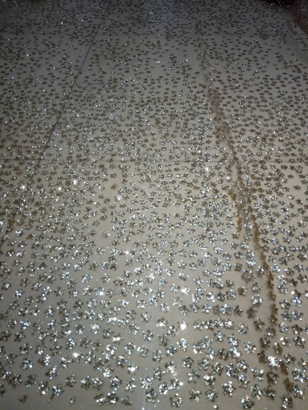 Beautiful 5 horned star pattern glittering champagne gold sequins for African Embroidery Wedding Evening dress fabric
Beautiful 5 horned star pattern glittering champagne gold sequins for African Embroidery Wedding Evening dress fabric