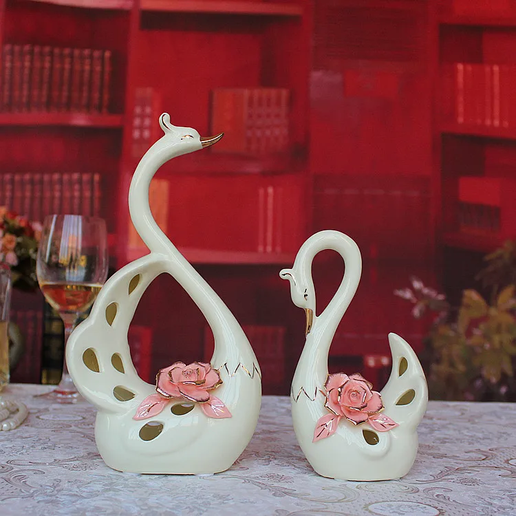 Large explosion models couple swan ornaments high-grade ivory porcelain ceramic crafts wholesale creative home decorations
Large explosion models couple swan ornaments high-grade ivory porcelain ceramic crafts wholesale creative home decorations