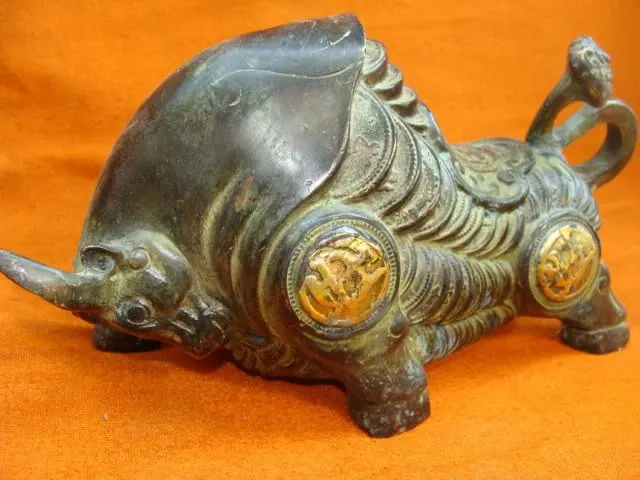 Handwork antique 18Cm Tibet bronze Running Bull Statue/ Sculpture,best collection wholesale Decoration real Tibetan Silver Brass
Handwork antique 18Cm Tibet bronze Running Bull Statue/ Sculpture,best collection wholesale Decoration real Tibetan Silver Brass
