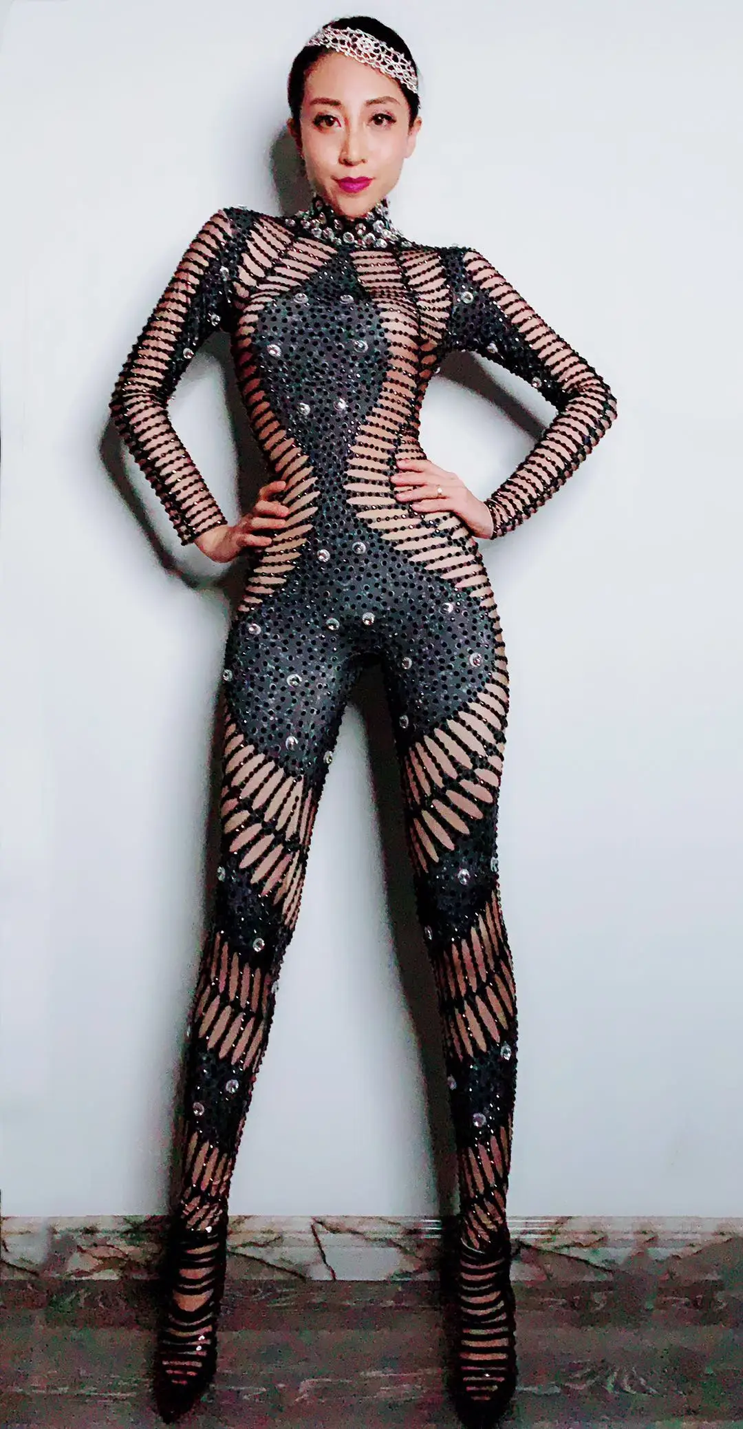 2021 Women New Shining Rhinestones Black Sexy Jumpsuit Long Sleeve Crystal Rompers Bar Concert Singer Dancer Performance Costume
2021 Women New Shining Rhinestones Black Sexy Jumpsuit Long Sleeve Crystal Rompers Bar Concert Singer Dancer Performance Costume