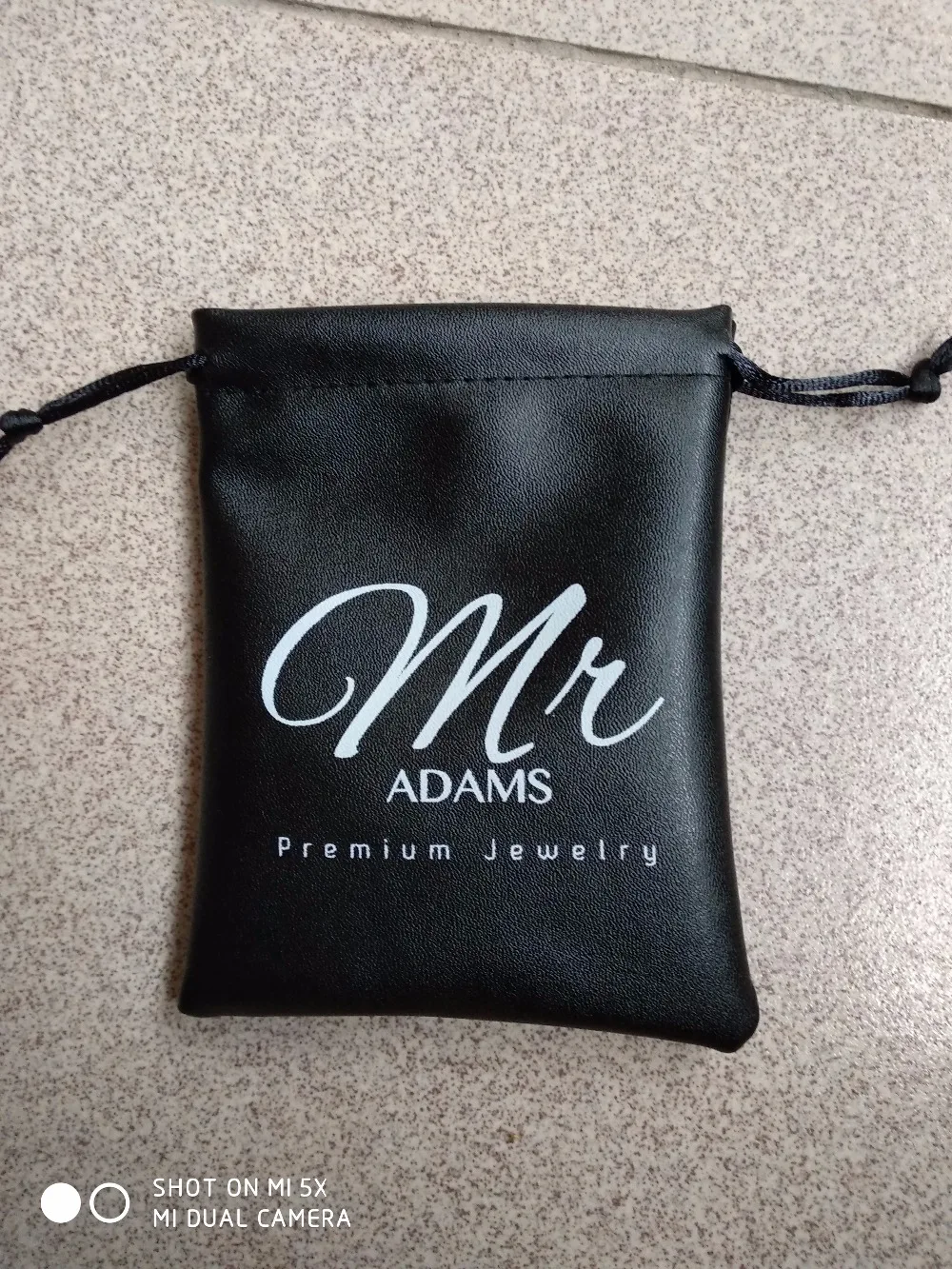 100pcs/lot high quality pu leather drawstring jewelry bags 6.5*10cm gift pouch with custom logo and free shipping by ePacket
100pcs/lot high quality pu leather drawstring jewelry bags 6.5*10cm gift pouch with custom logo and free shipping by ePacket