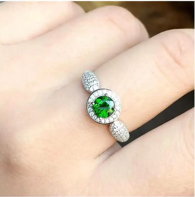 Natural Diopside ring Free shipping Natural green diopside 925 sterling silver Fine jewelry ring For men or women 6*6mm
Natural Diopside ring Free shipping Natural green diopside 925 sterling silver Fine jewelry ring For men or women 6*6mm