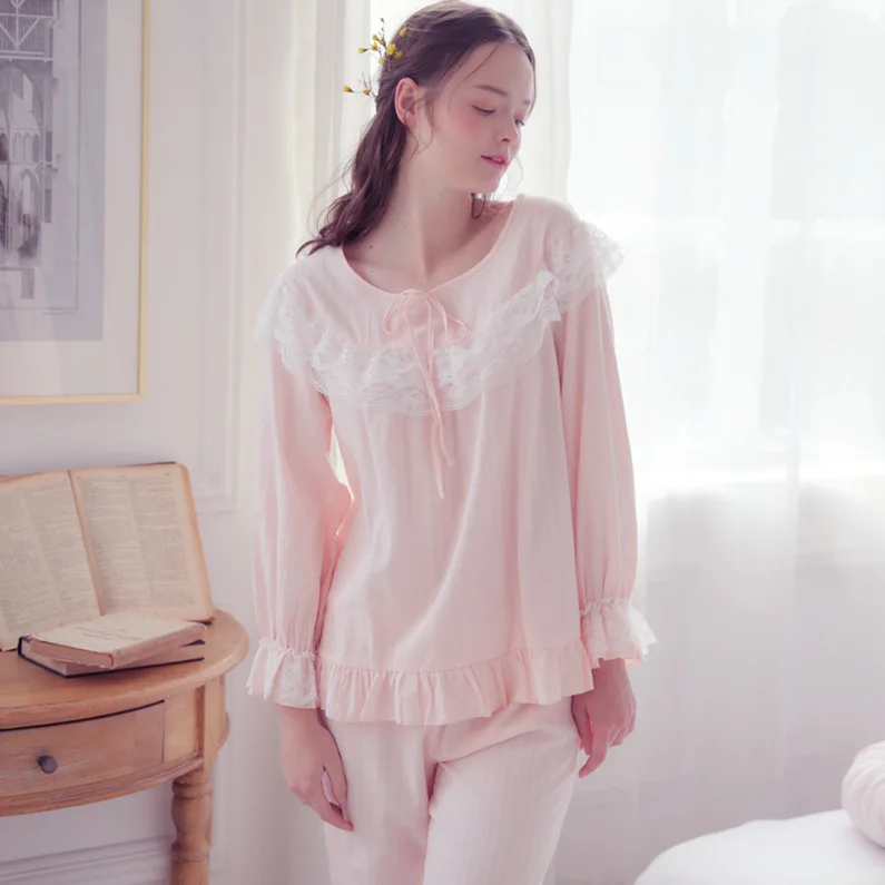 New Cute Autumn Women Royal Modal Pajamas Set Lady Pyjimas Hollow Lace Sleepwear Retro Style QW1873
New Cute Autumn Women Royal Modal Pajamas Set Lady Pyjimas Hollow Lace Sleepwear Retro Style QW1873