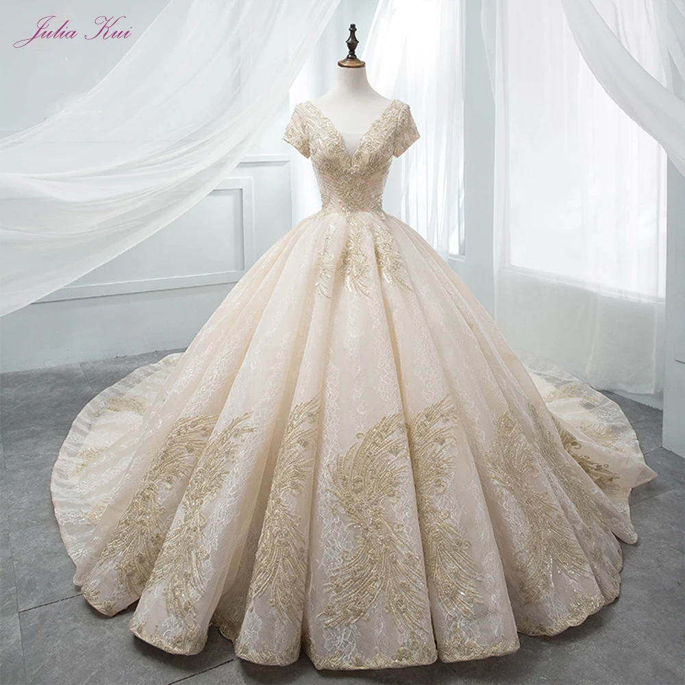 Julia Kui Custom Made Vintage Golden Line Pattern V-Neckline Ball Gown Wedding Dresses With Cap Sleeves Newest
Julia Kui Custom Made Vintage Golden Line Pattern V-Neckline Ball Gown Wedding Dresses With Cap Sleeves Newest