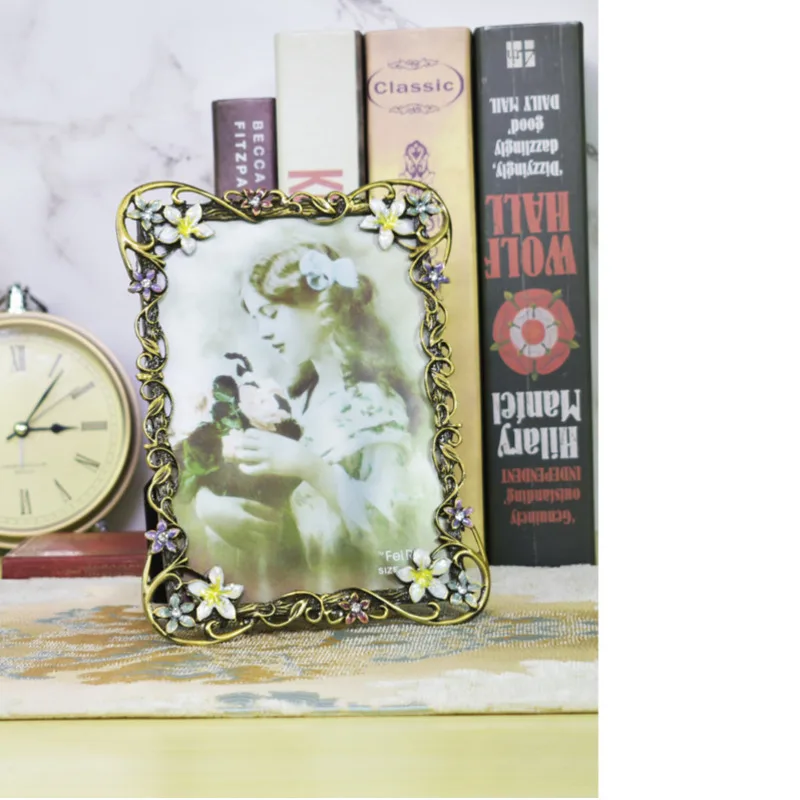 Metal photo frame set 6 inch 7 European retro photo frame photo frame picture frame home decoration ornaments
Metal photo frame set 6 inch 7 European retro photo frame photo frame picture frame home decoration ornaments