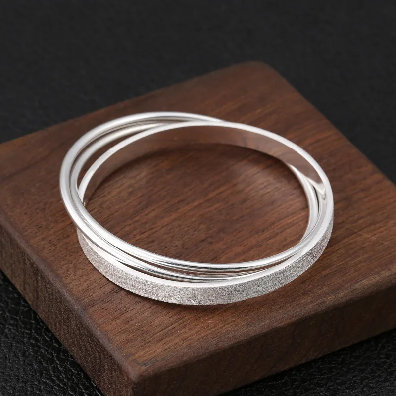 Wholesale S925 Sterling Silver Jewelry White Silver Ladies Fashion Simple Personality Creative Three-ring Bracelet
Wholesale S925 Sterling Silver Jewelry White Silver Ladies Fashion Simple Personality Creative Three-ring Bracelet