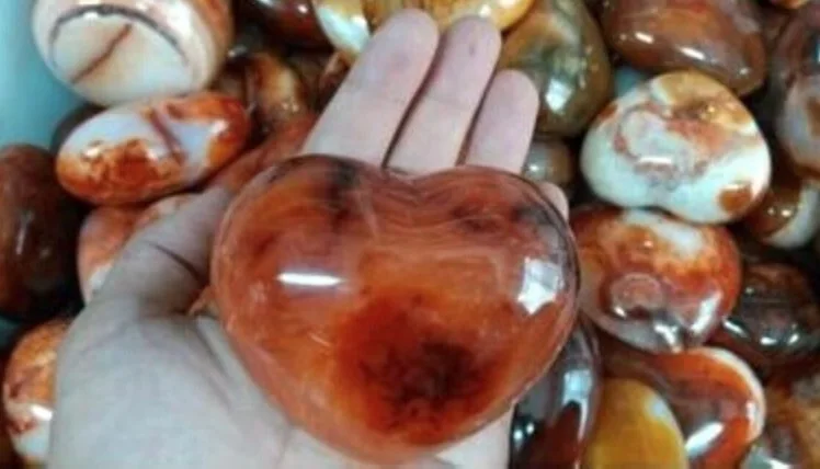 Natural Red Agate Stone Love Heart Crystal Quartz feng shui decoration Wholesale 70-100g
Natural Red Agate Stone Love Heart Crystal Quartz feng shui decoration Wholesale 70-100g