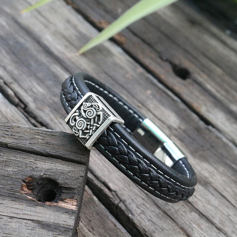 10pcs viking Cowhide bracelet men Black Braided Leather Cuff Genuine Leather Bangles norse odin's horse jewelry
10pcs viking Cowhide bracelet men Black Braided Leather Cuff Genuine Leather Bangles norse odin's horse jewelry