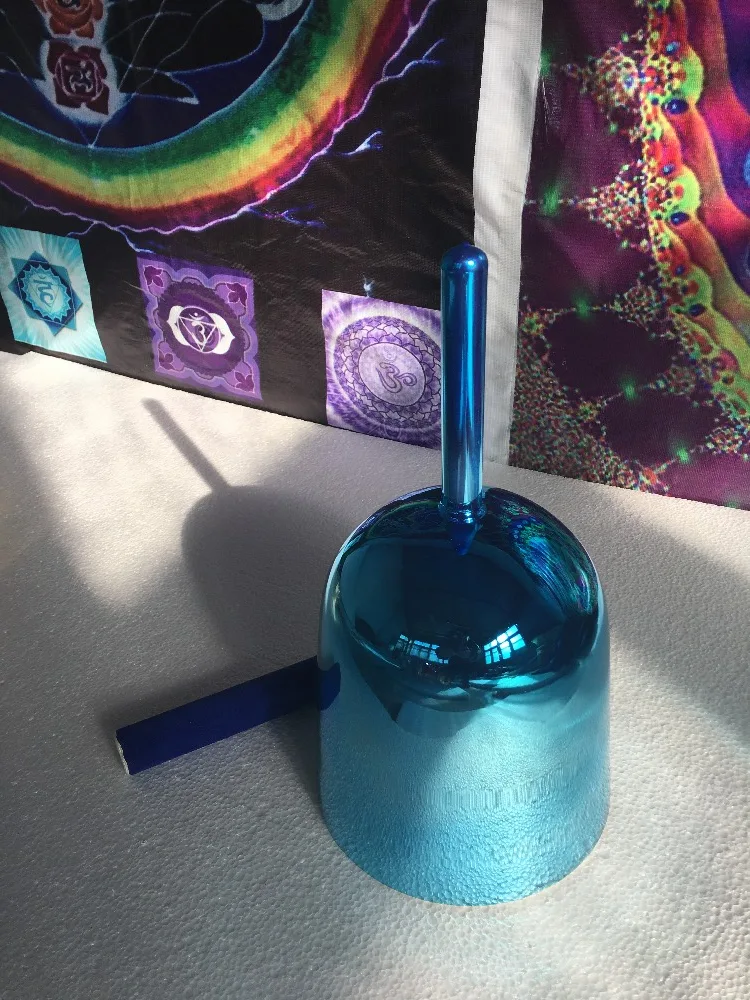 plated blue color or other any color 3th octave G or G# crystal singing bowl with colored handle for spiritual mystic energy
plated blue color or other any color 3th octave G or G# crystal singing bowl with colored handle for spiritual mystic energy