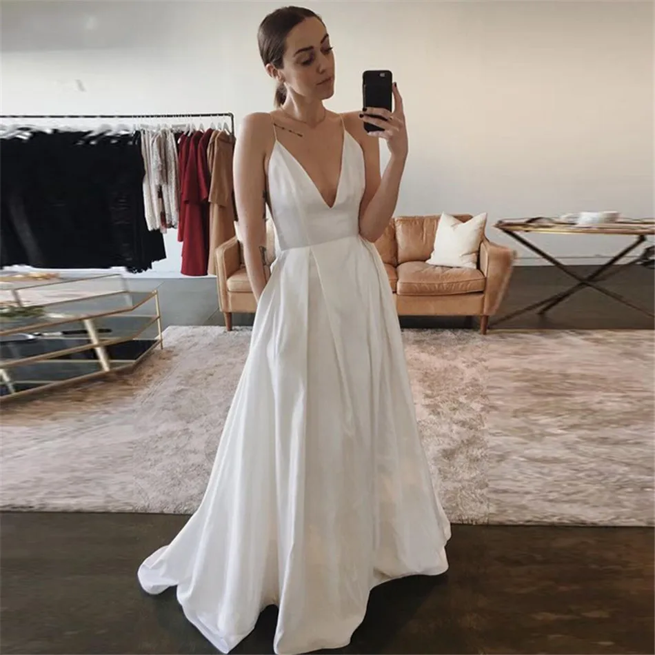 2022 Spaghetti Straps Sexy V Neck White Satin Wedding Dresses 2022 with Pockets Elegant Bridal Gowns custom made Robe De Mariee
2022 Spaghetti Straps Sexy V Neck White Satin Wedding Dresses 2022 with Pockets Elegant Bridal Gowns custom made Robe De Mariee