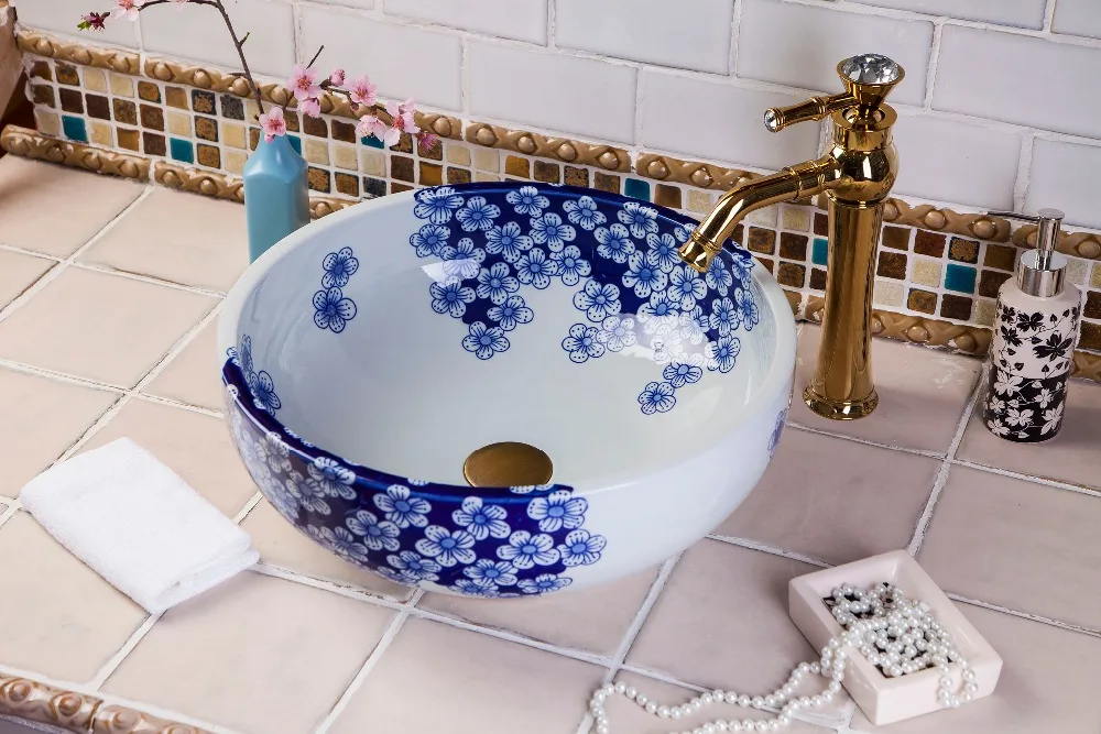 Blue and white Europe style chinese Jingdezhen Art Counter Top ceramic hand made wash basin in india
Blue and white Europe style chinese Jingdezhen Art Counter Top ceramic hand made wash basin in india