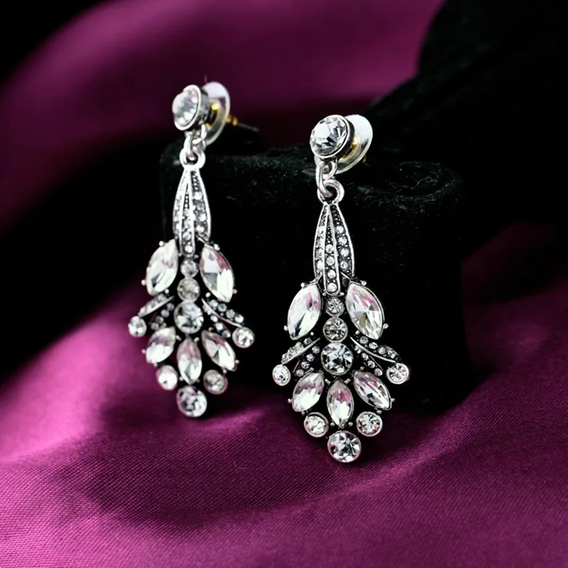 Wholesale 6 Pair Lot Wedding Dangle Earrings Art Deco Crystal Cluster Leaf Dangle Drop Earrings Bridesmaids Bridal Jewel
Wholesale 6 Pair Lot Wedding Dangle Earrings Art Deco Crystal Cluster Leaf Dangle Drop Earrings Bridesmaids Bridal Jewel