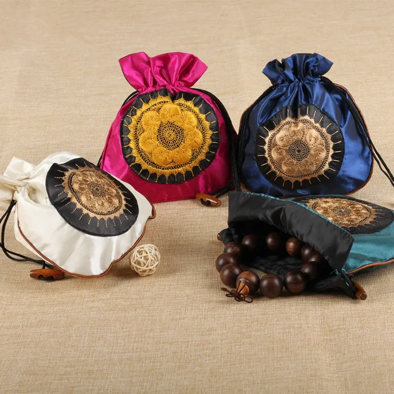 Chinese style Embroidery Sun Large Gift Bags Satin Drawstring Jewelry Makeup Storage Pack Perfume Candy Tea Packaging Pouch
Chinese style Embroidery Sun Large Gift Bags Satin Drawstring Jewelry Makeup Storage Pack Perfume Candy Tea Packaging Pouch