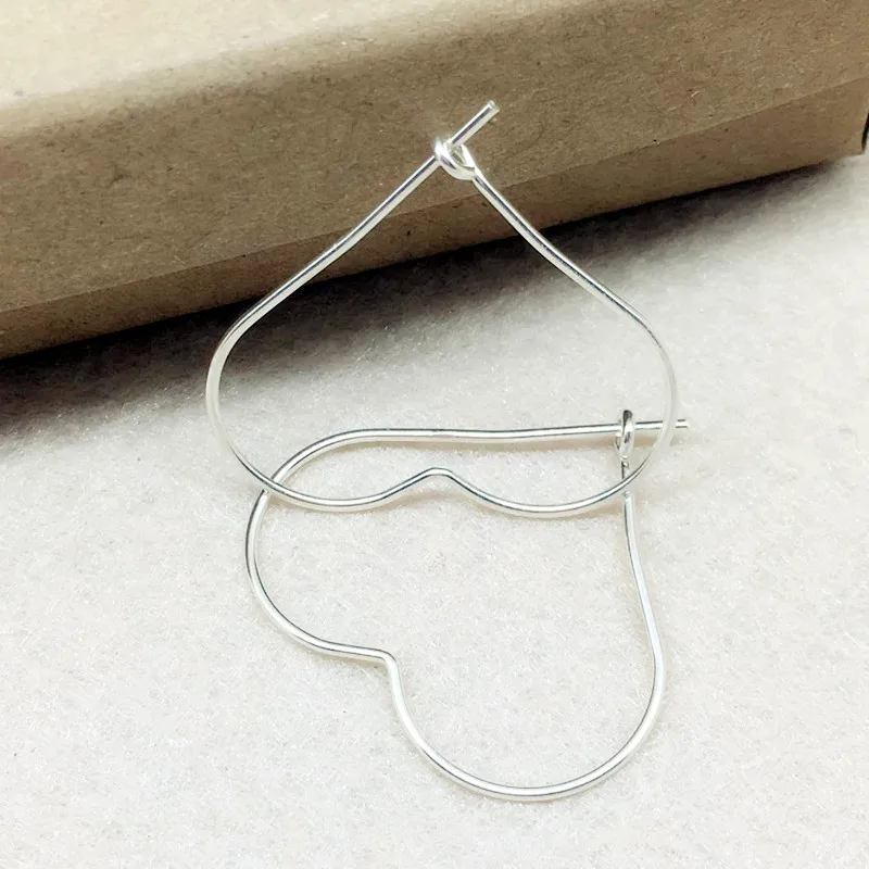 925 sterling silver earrings Heart-shaped ear ring Simple and versatile earrings Fashionable earrings for women
925 sterling silver earrings Heart-shaped ear ring Simple and versatile earrings Fashionable earrings for women