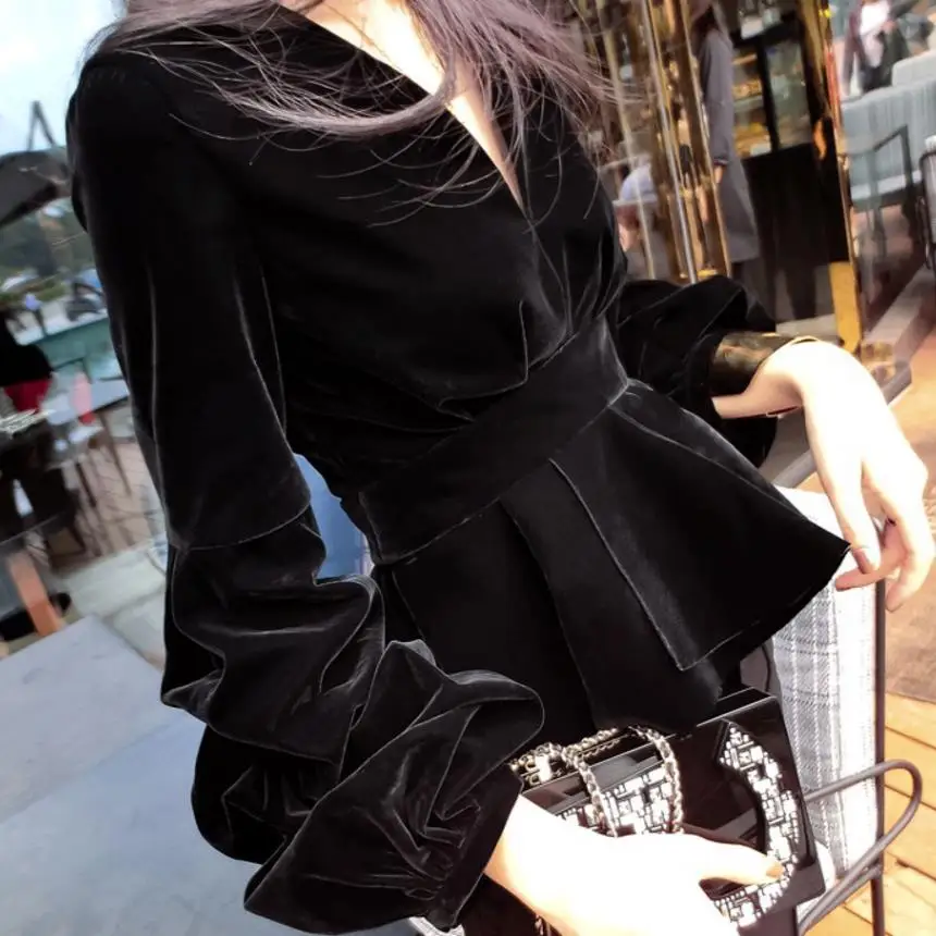 new fashion retro velvet shirt women V-neck Flounced waist lantern sleeve women tops
new fashion retro velvet shirt women V-neck Flounced waist lantern sleeve women tops