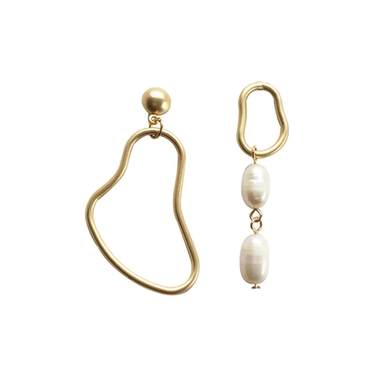 European and American wind is contracted irregular shape earring vogue all-purpose matchs metallic female pearl earring
European and American wind is contracted irregular shape earring vogue all-purpose matchs metallic female pearl earring