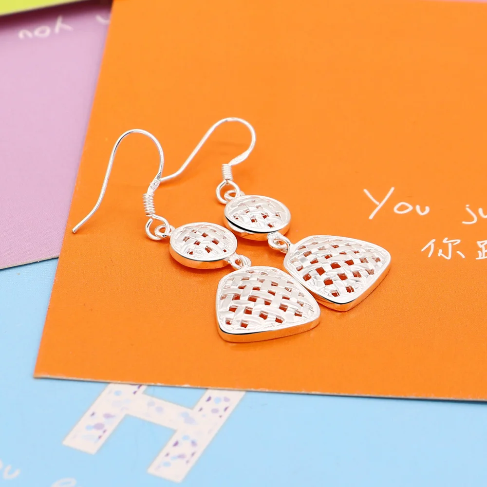 Серьги из стерлингового серебра 925 пробы с этническим геометрическим тканым узором для женщин, модный кулон, мечтательный шарм, свадебное предложение, подарочные ювелирные изделия
Серьги из стерлингового серебра 925 пробы с этническим геометрическим тканым узором для женщин, модный кулон, мечтательный шарм, свадебное предложение, подарочные ювелирные изделия