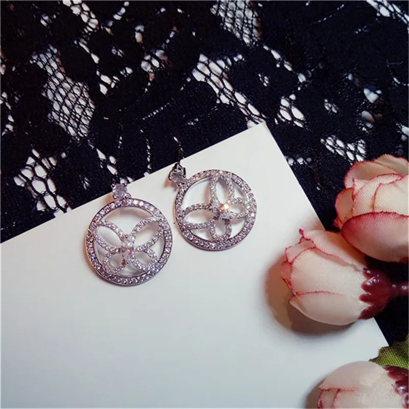 Ювелирные изделия из стерлингового серебра S925, серьги-капли для женщин, винтажные полые бабочки, круглые темпераментные роскошные индивидуальные изящные ювелирные изделия
Ювелирные изделия из стерлингового серебра S925, серьги-капли для женщин, винтажные полые бабочки, круглые темпераментные роскошные индивидуальные изящные ювелирные изделия