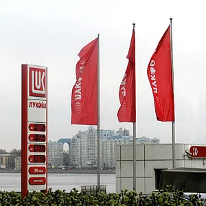 Russian oil company flag,lukiol flag,130g/m2 knitted polyster material,150*450CM, pantone 186C,lukiol banner,wind resistance
Russian oil company flag,lukiol flag,130g/m2 knitted polyster material,150*450CM, pantone 186C,lukiol banner,wind resistance