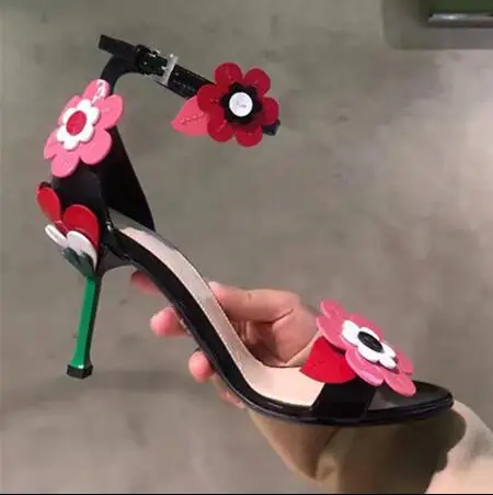 Summer shoes women 2017 sexy high heel sandals red flowers decoration open toe sandals for women ankle strap Superstar shoes
Summer shoes women 2017 sexy high heel sandals red flowers decoration open toe sandals for women ankle strap Superstar shoes