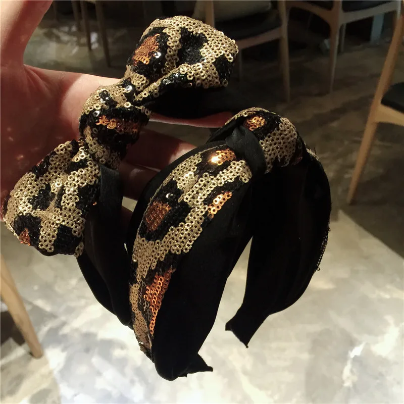Fashion Korean style rabbit ears hairband Women Girls Fashion Sexy Simple Square buckle Hair Hoop headwear Hair Accessories
Fashion Korean style rabbit ears hairband Women Girls Fashion Sexy Simple Square buckle Hair Hoop headwear Hair Accessories