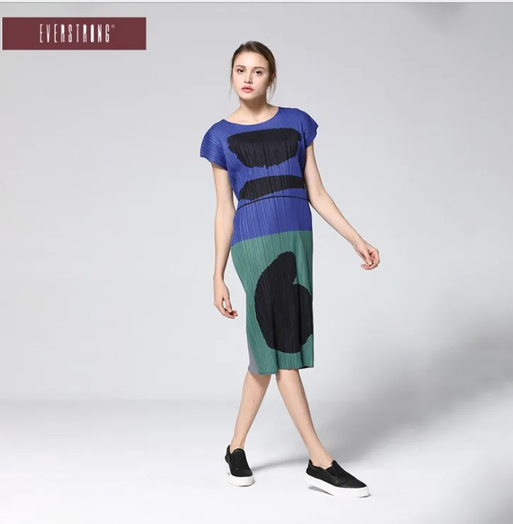 HOT SELLING Miyake Fold Printing o-neck short sleeve fashion Lace straight dress IN STOCK
HOT SELLING Miyake Fold Printing o-neck short sleeve fashion Lace straight dress IN STOCK