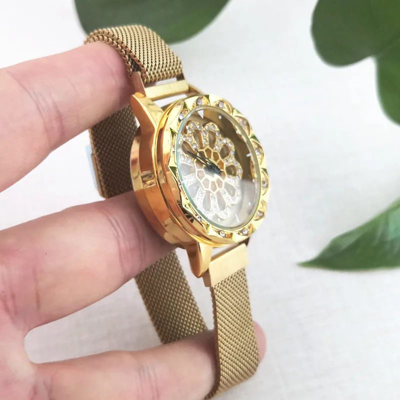Diamond deco case,metal webbing band,magnetic clasp,turning dial design,Gerryda fashion woman quartz watch,G1902
Diamond deco case,metal webbing band,magnetic clasp,turning dial design,Gerryda fashion woman quartz watch,G1902
