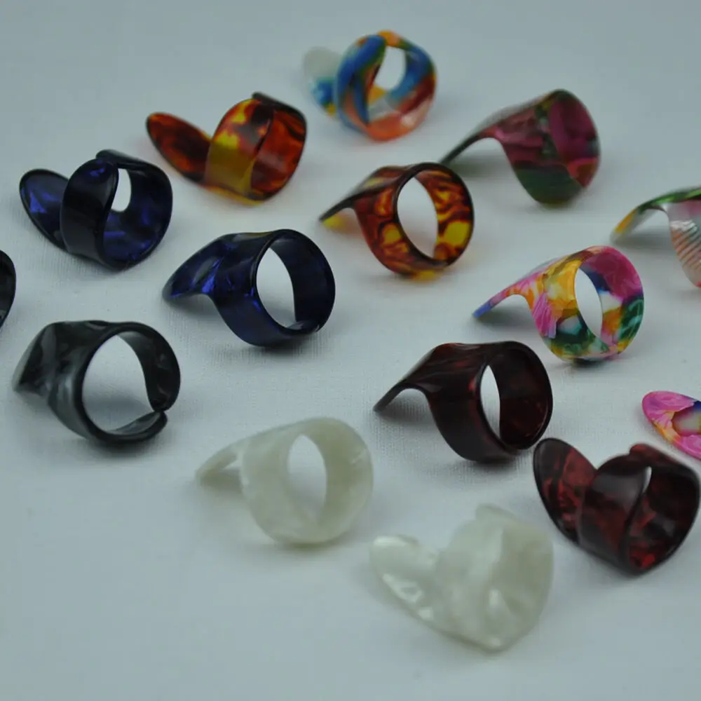 Lots of 20pcs Celluloid Fingerstyle Guitar Picks Index Finger Ring Shape Multi-Color
Lots of 20pcs Celluloid Fingerstyle Guitar Picks Index Finger Ring Shape Multi-Color