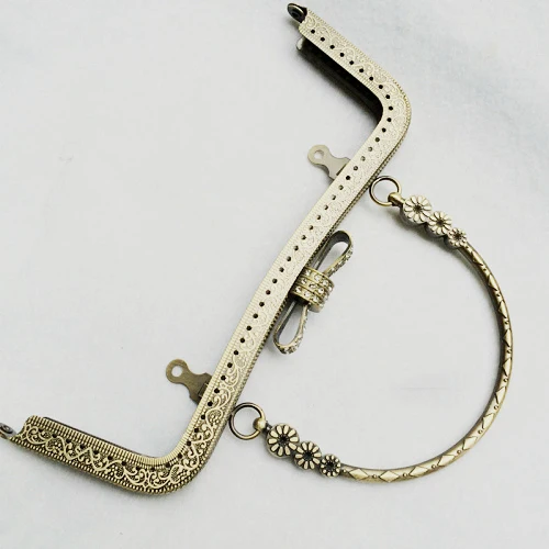 diamond tie pattern metal purse clasp frame bag knurling hardware accessories 20cm 3pcs/lot
diamond tie pattern metal purse clasp frame bag knurling hardware accessories 20cm 3pcs/lot