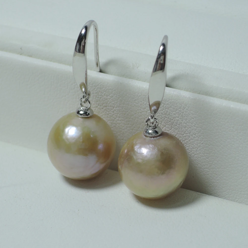 100% nature freshwater pearl earring , AA+ big 11-12 MM perfect round pearl , 100% 925 silver hook
100% nature freshwater pearl earring , AA+ big 11-12 MM perfect round pearl , 100% 925 silver hook