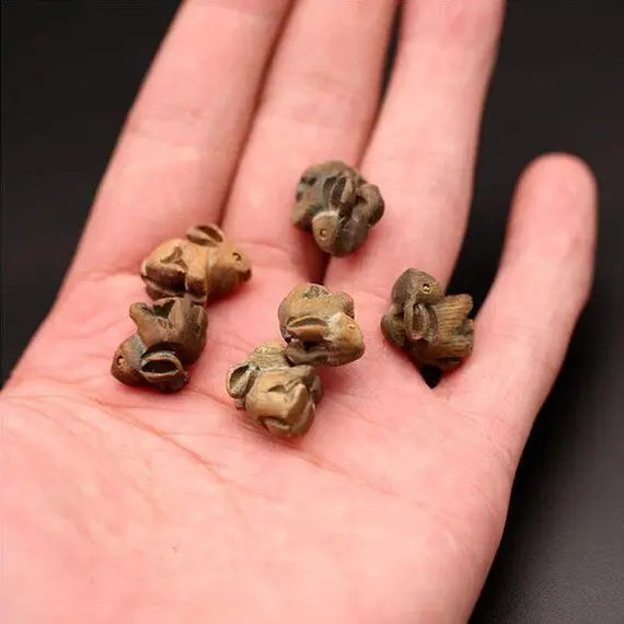 5pcs 10X14X16mm Natural Green Wood Carved Rabbit , Sandalwood Loose Space Beads Rabbit Pendant Japa Mala Jewellery Findings DIY
5pcs 10X14X16mm Natural Green Wood Carved Rabbit , Sandalwood Loose Space Beads Rabbit Pendant Japa Mala Jewellery Findings DIY